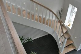 Indendørs_trætrappe_Hviding[1]